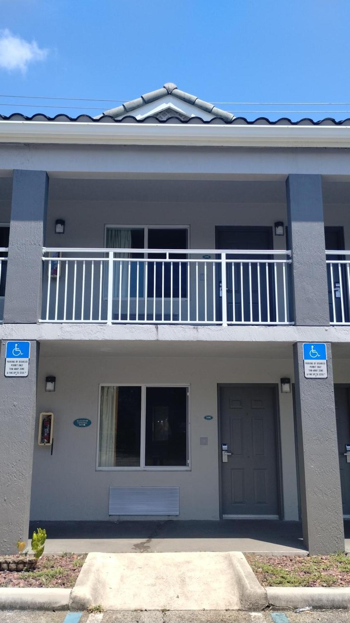 Super 8 Motel By Wyndham Near Fort Lauderdale Arpt Dania Beach Esterno foto