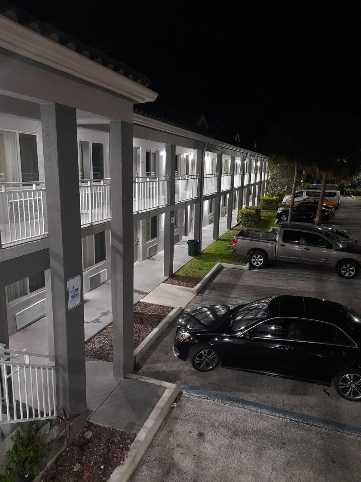 Super 8 Motel By Wyndham Near Fort Lauderdale Arpt Dania Beach Esterno foto